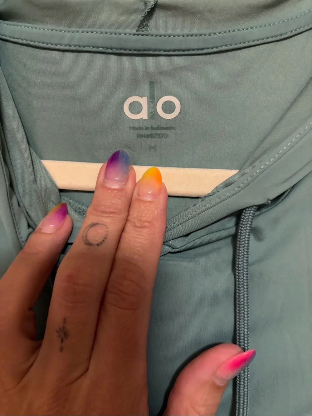 🧘🏽‍♀️🌊🏃🏽‍♀️ALO Yoga Sage Lightweight Sun & Rash-guard Hooded Top🧘🏽‍♀️☀️🏃🏽‍♀️